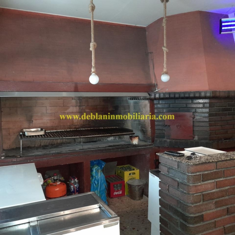 SE ALQUILA RESTAURANTE-ASADOR EN TUI
