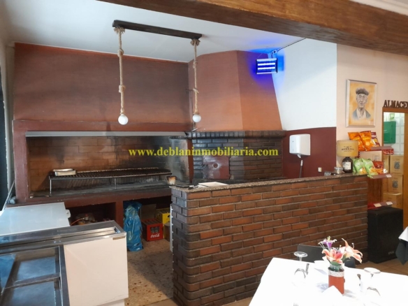 SE ALQUILA RESTAURANTE-ASADOR EN TUI