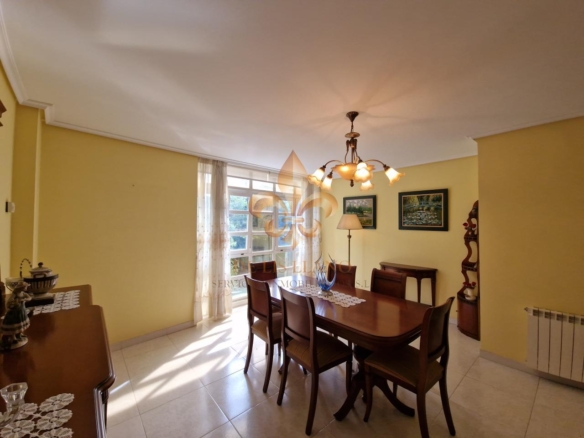 Venta de excelente piso en el centro de Gondomar.