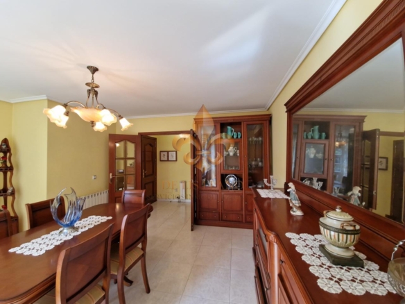 Venta de excelente piso en el centro de Gondomar.