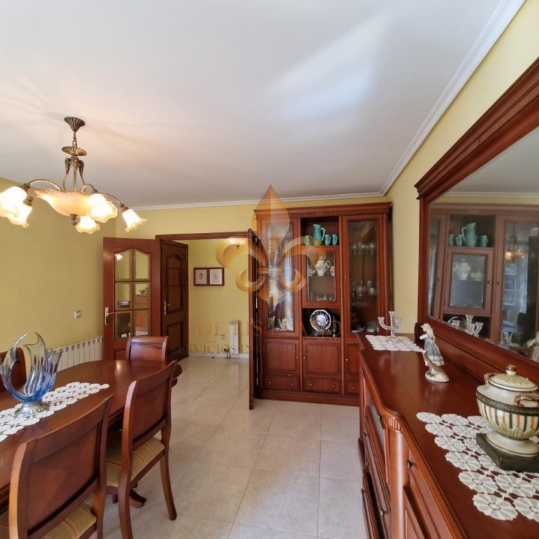 Venta de excelente piso en el centro de Gondomar.