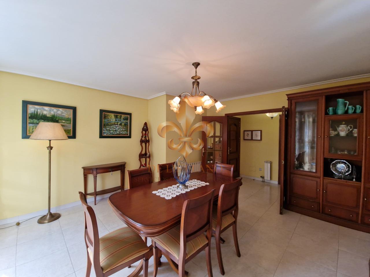 Venta de excelente piso en el centro de Gondomar.