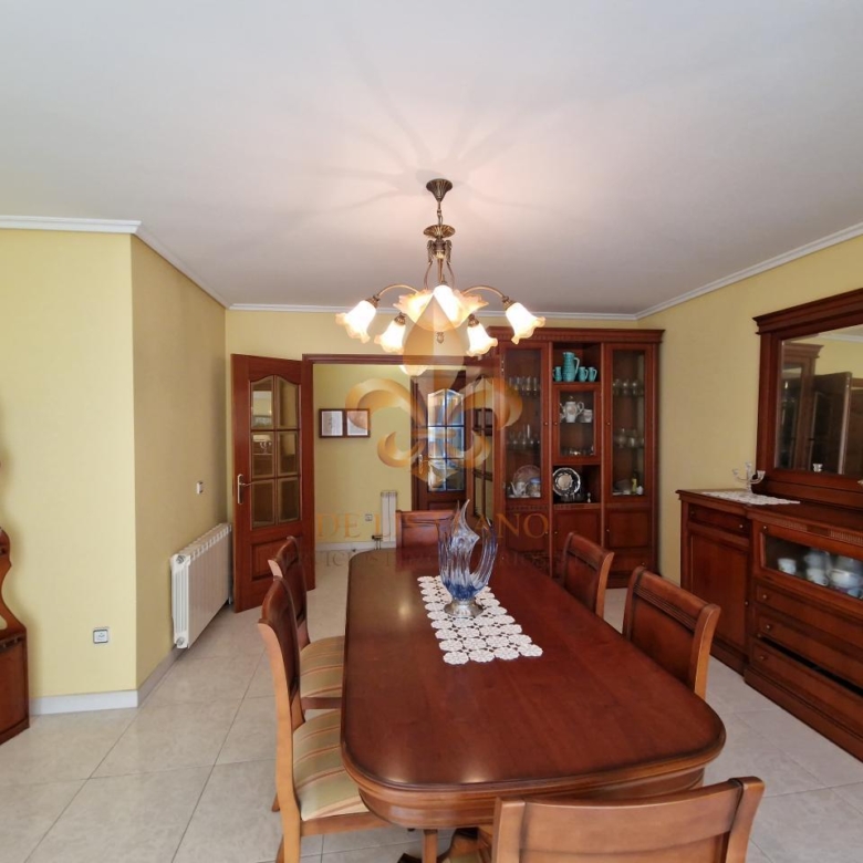 Venta de excelente piso en el centro de Gondomar.