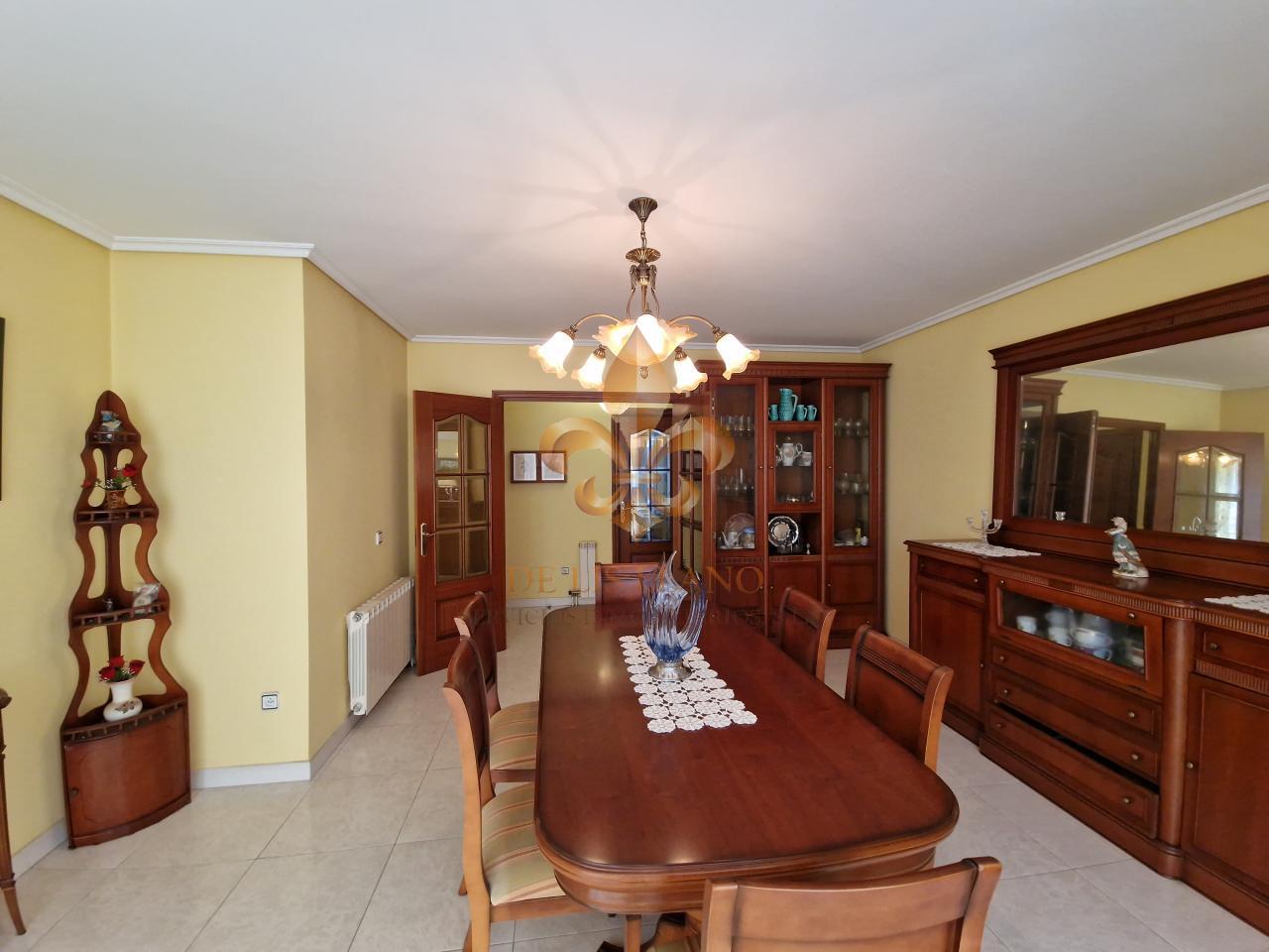 Venta de excelente piso en el centro de Gondomar.