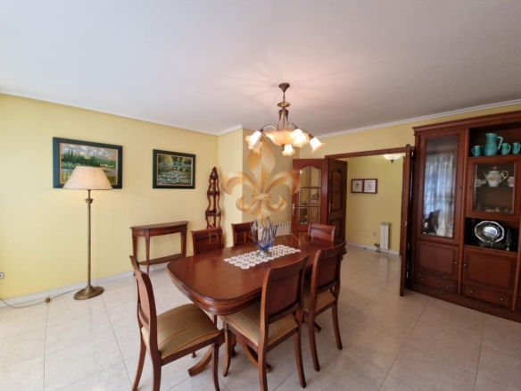 Venta de excelente piso en el centro de Gondomar.
