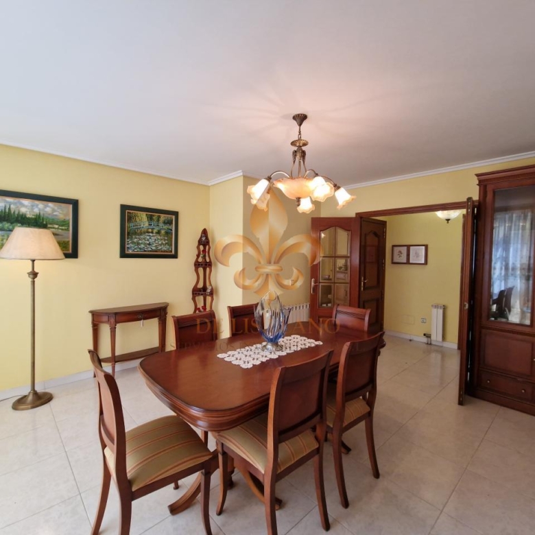Venta de excelente piso en el centro de Gondomar.