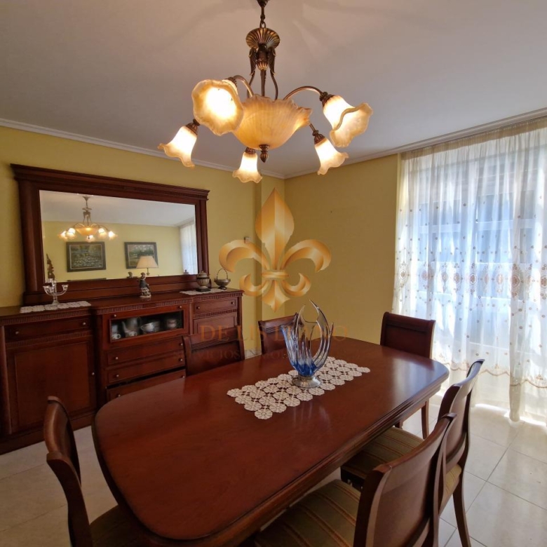 Venta de excelente piso en el centro de Gondomar.