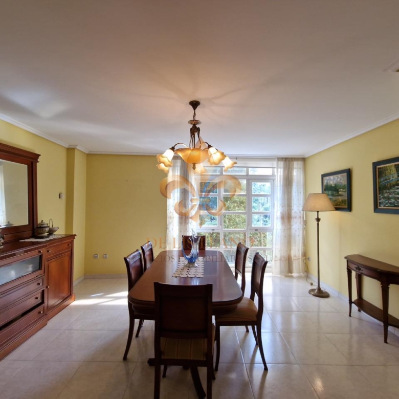 Venta de excelente piso en el centro de Gondomar.