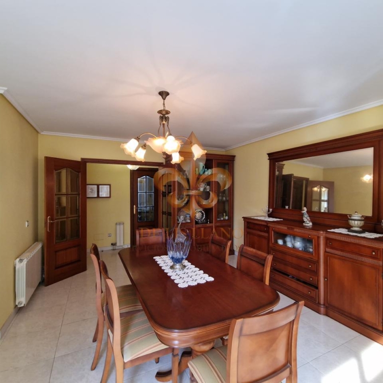 Venta de excelente piso en el centro de Gondomar.