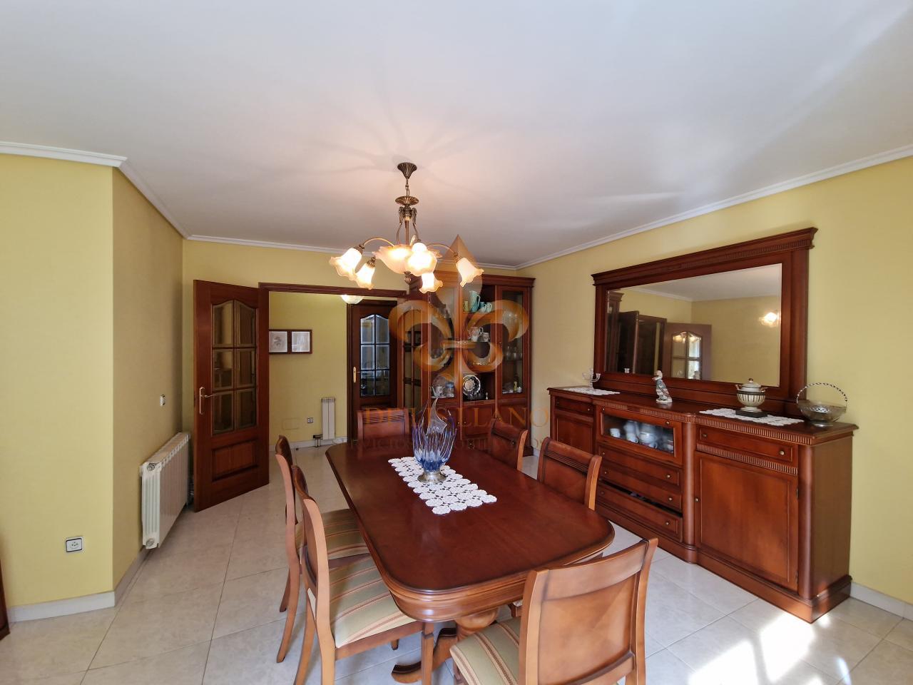 Venta de excelente piso en el centro de Gondomar.