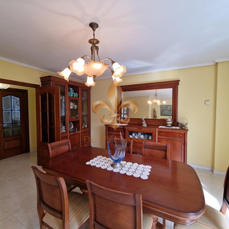 Venta de excelente piso en el centro de Gondomar.