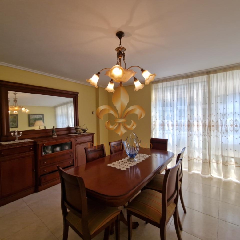 Venta de excelente piso en el centro de Gondomar.