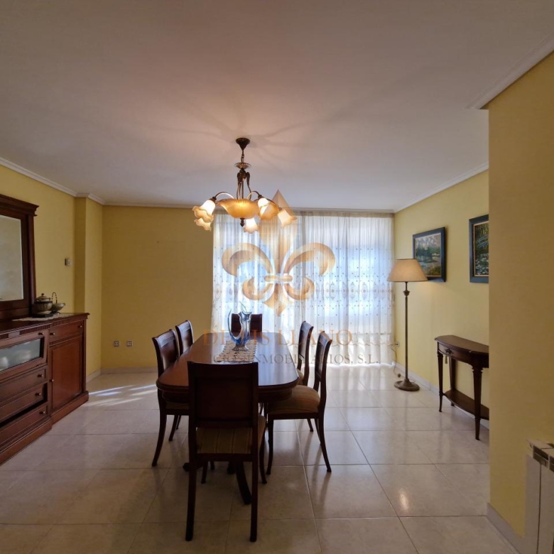 Venta de excelente piso en el centro de Gondomar.
