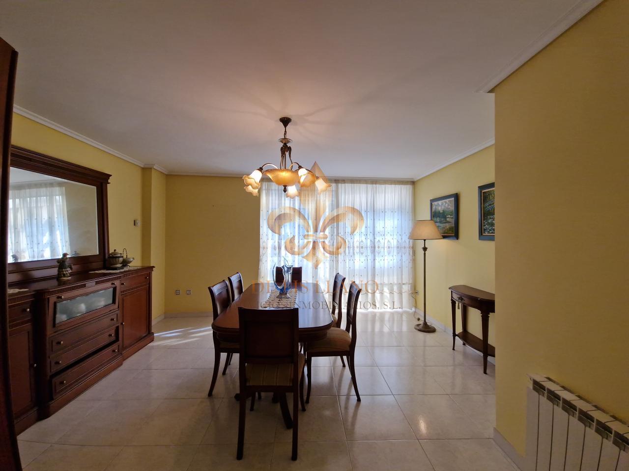 Venta de excelente piso en el centro de Gondomar.