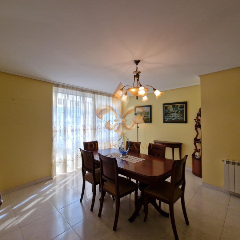 Venta de excelente piso en el centro de Gondomar.