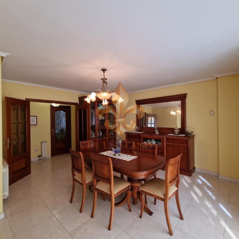 Venta de excelente piso en el centro de Gondomar.