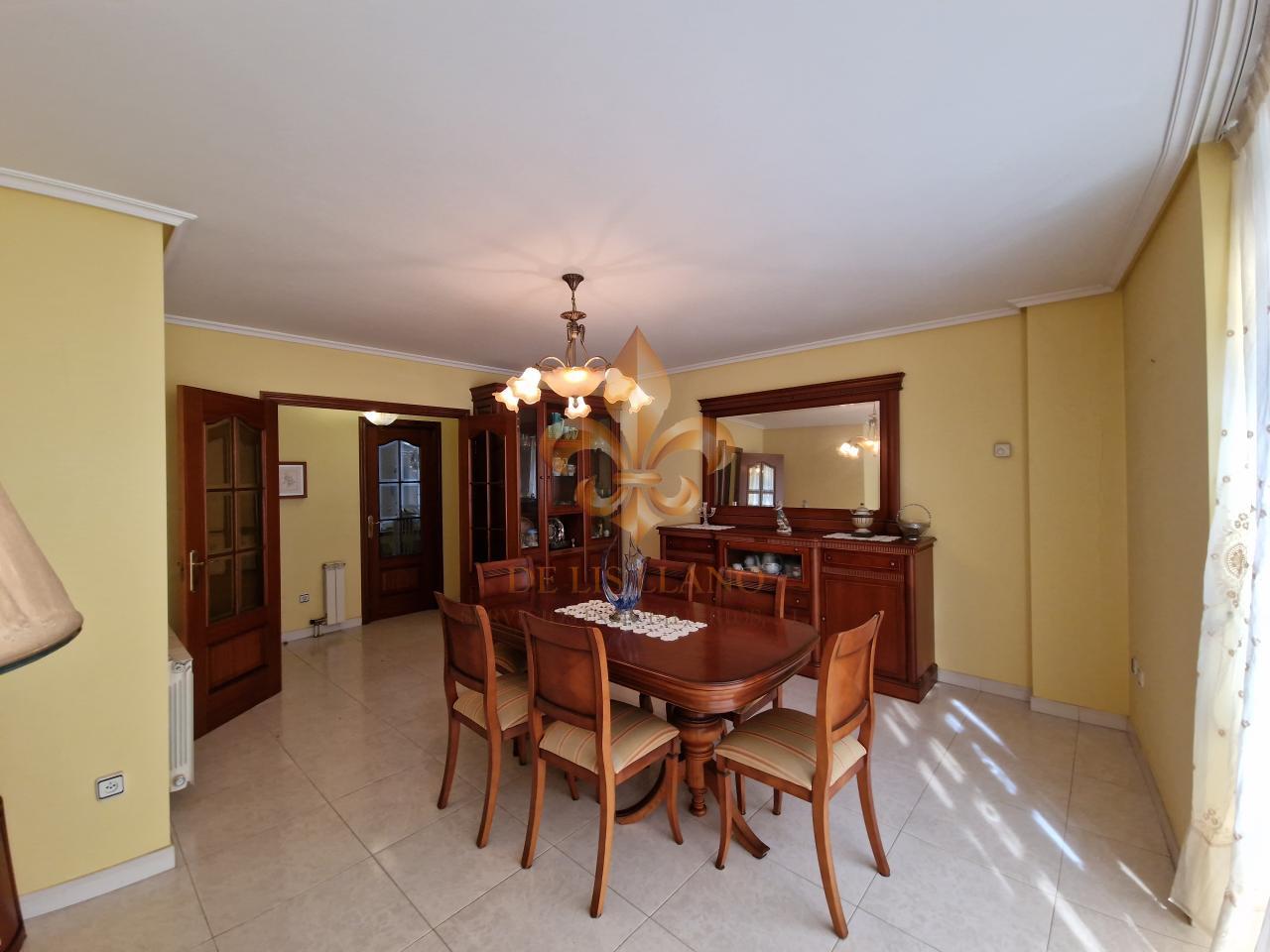 Venta de excelente piso en el centro de Gondomar.