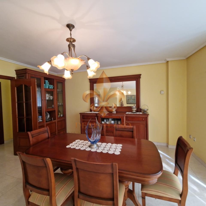 Venta de excelente piso en el centro de Gondomar.