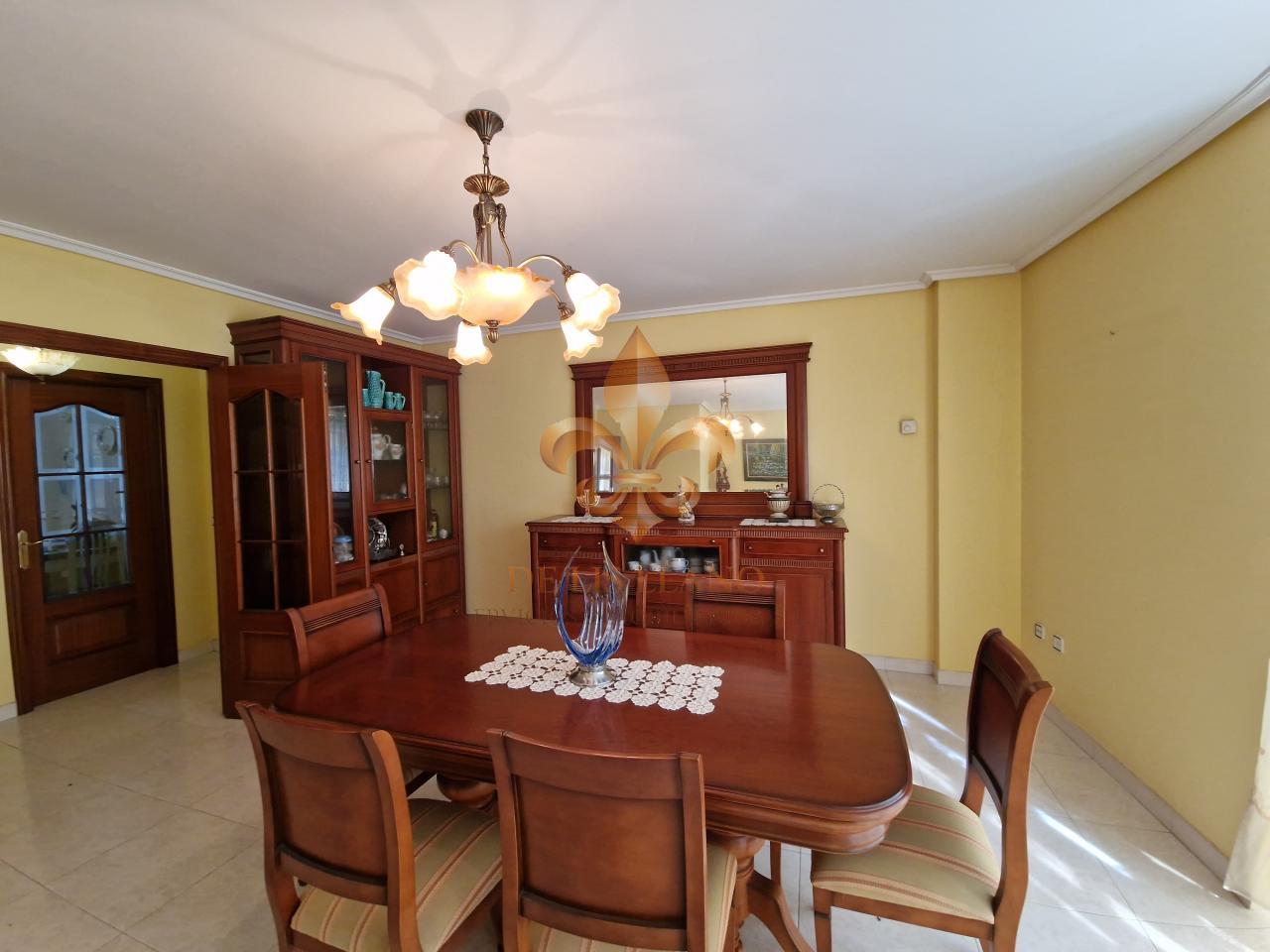 Venta de excelente piso en el centro de Gondomar.