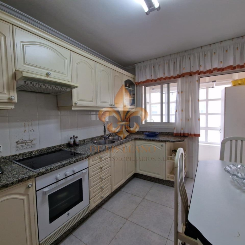 Venta de excelente piso en el centro de Gondomar.
