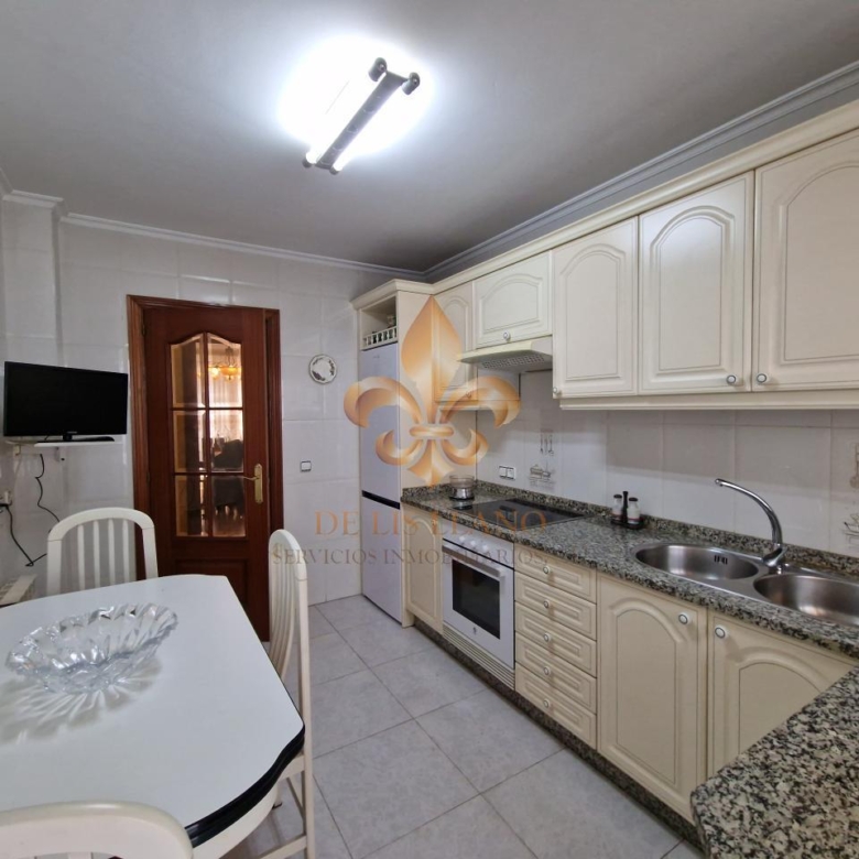 Venta de excelente piso en el centro de Gondomar.