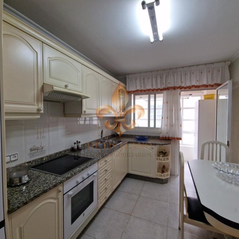 Venta de excelente piso en el centro de Gondomar.