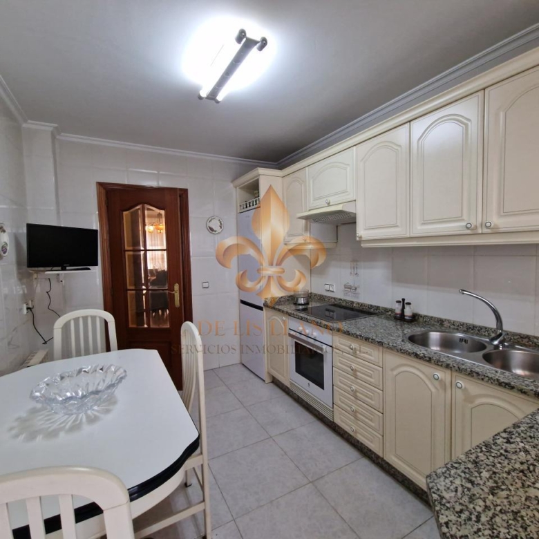 Venta de excelente piso en el centro de Gondomar.