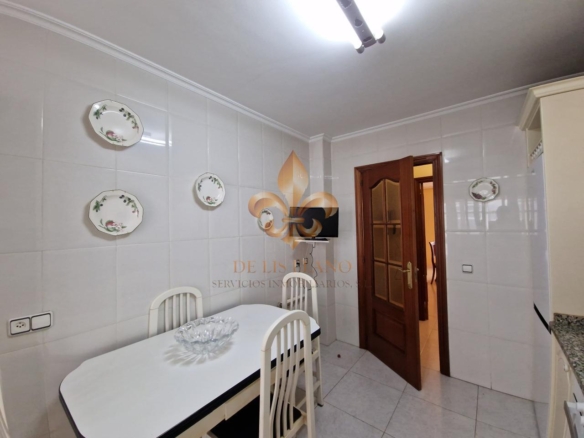 Venta de excelente piso en el centro de Gondomar.
