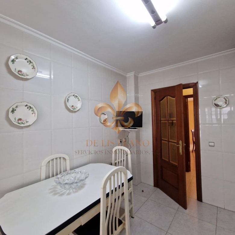 Venta de excelente piso en el centro de Gondomar.