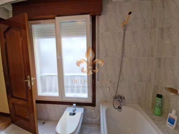 Venta de excelente piso en el centro de Gondomar.