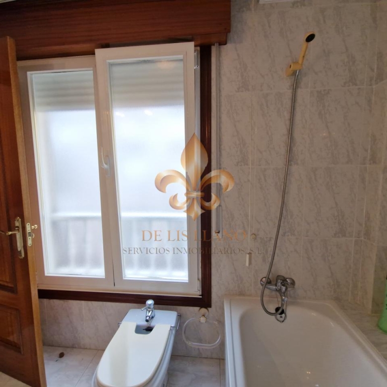 Venta de excelente piso en el centro de Gondomar.