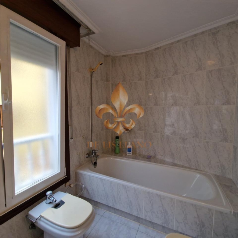 Venta de excelente piso en el centro de Gondomar.