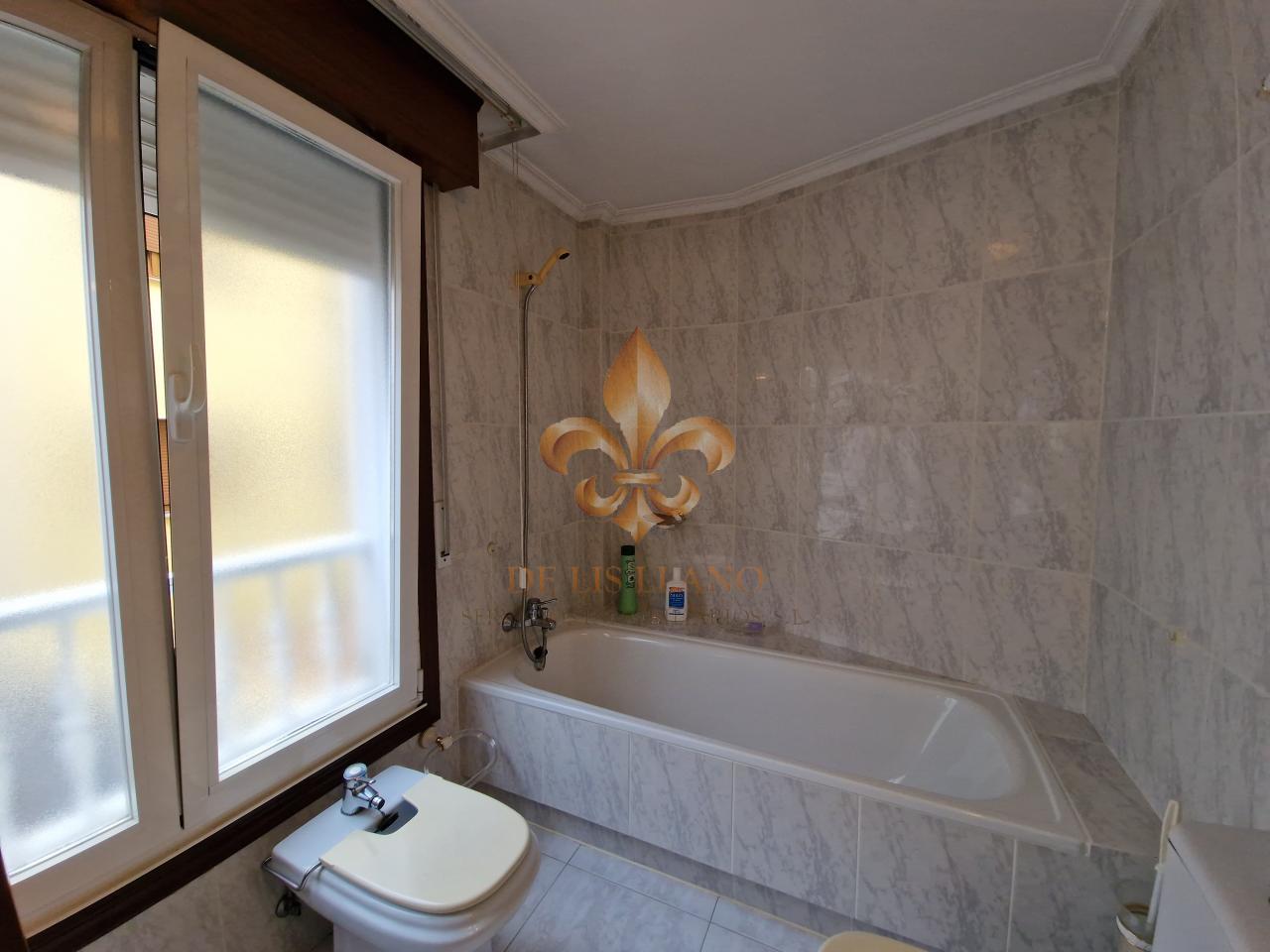 Venta de excelente piso en el centro de Gondomar.