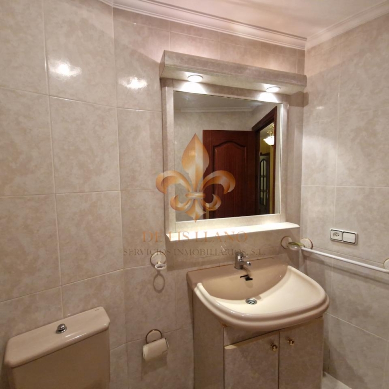 Venta de excelente piso en el centro de Gondomar.