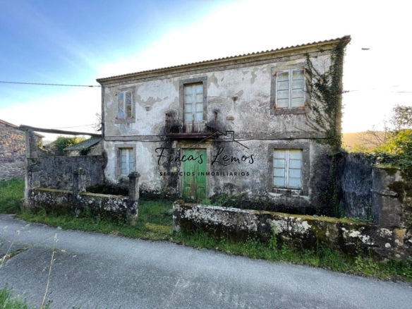 Casa de piedra a rehabilitar en Vimianzo.