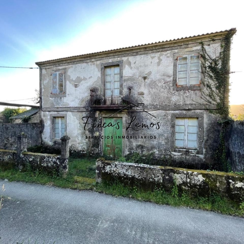 Casa de piedra a rehabilitar en Vimianzo.
