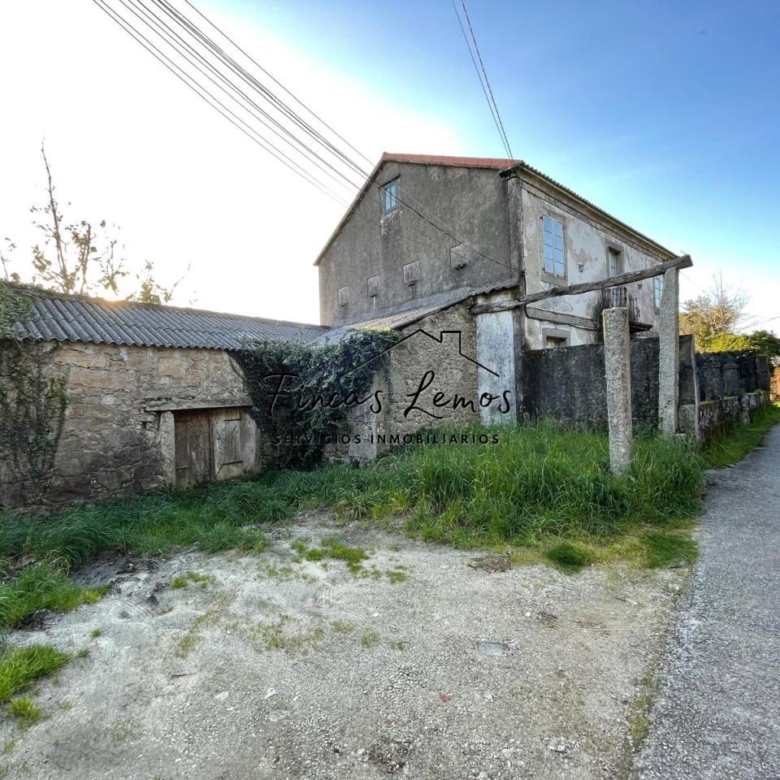 Casa de piedra a rehabilitar en Vimianzo.