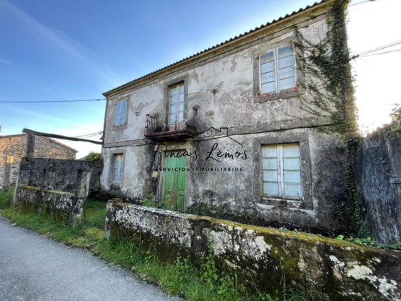 Casa de piedra a rehabilitar en Vimianzo.