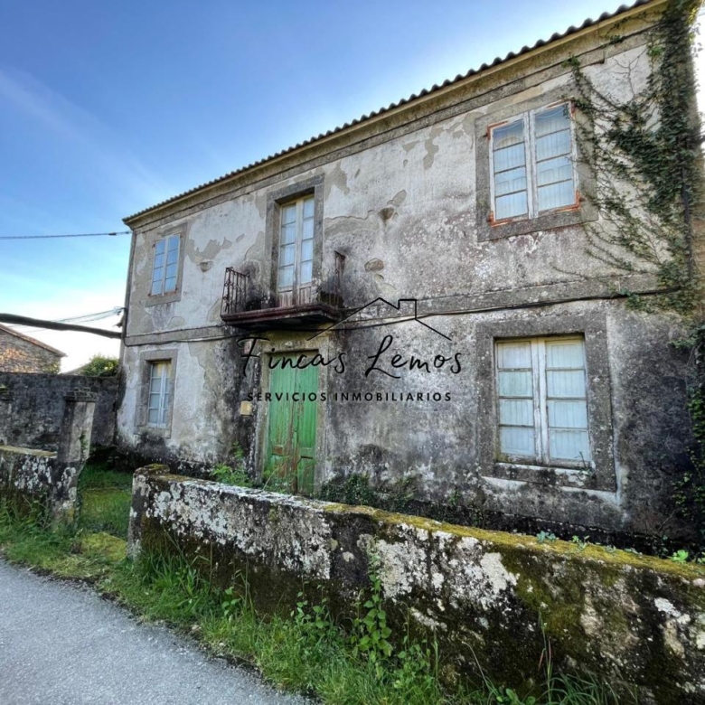 Casa de piedra a rehabilitar en Vimianzo.