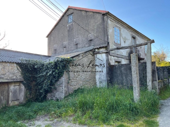 Casa de piedra a rehabilitar en Vimianzo.