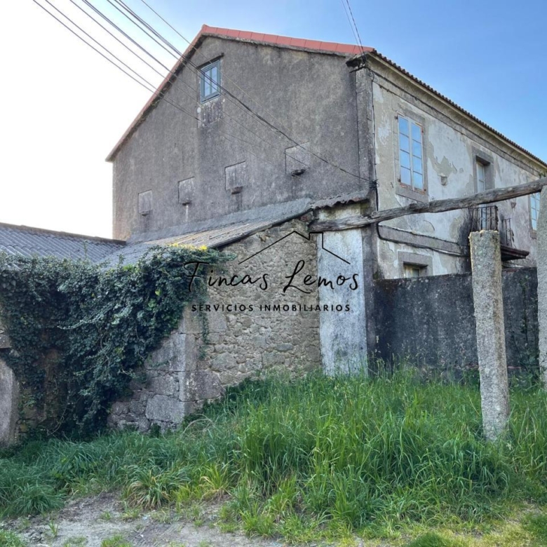 Casa de piedra a rehabilitar en Vimianzo.