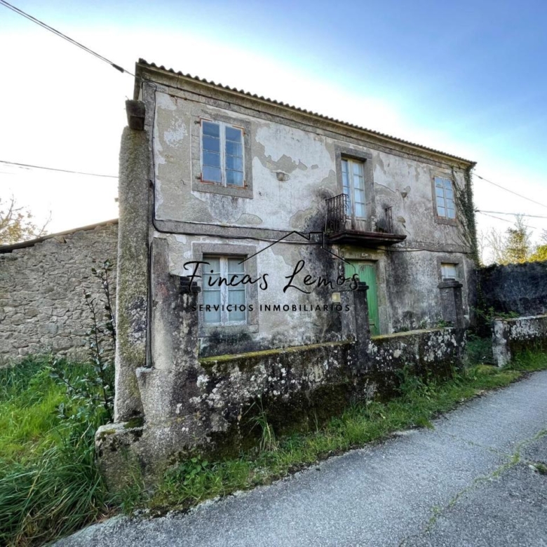 Casa de piedra a rehabilitar en Vimianzo.