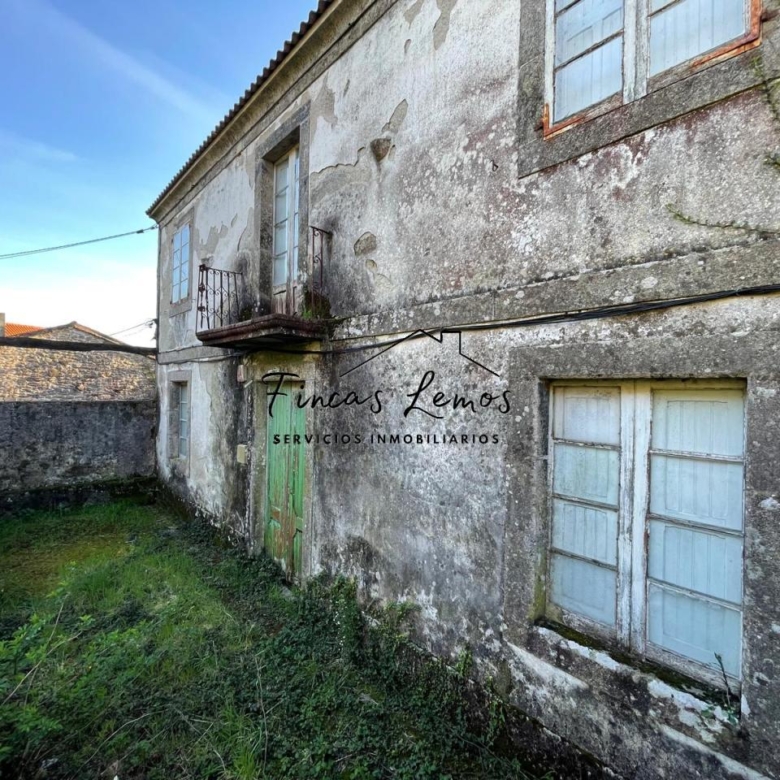 Casa de piedra a rehabilitar en Vimianzo.