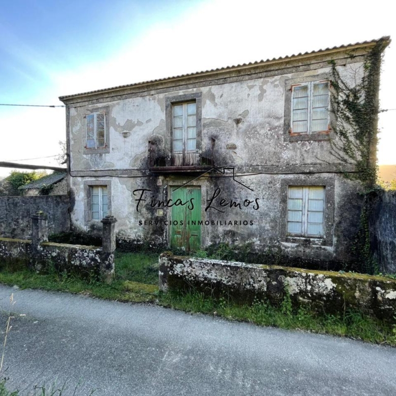Casa de piedra a rehabilitar en Vimianzo.