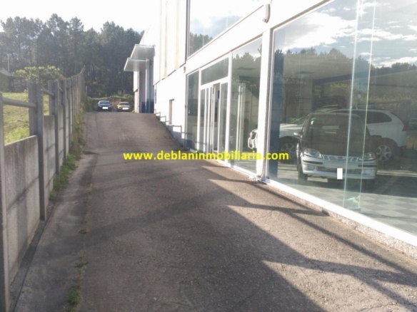 SE ALQUILA TALLER DE 300 M2 CON CABINA DE PINTURA