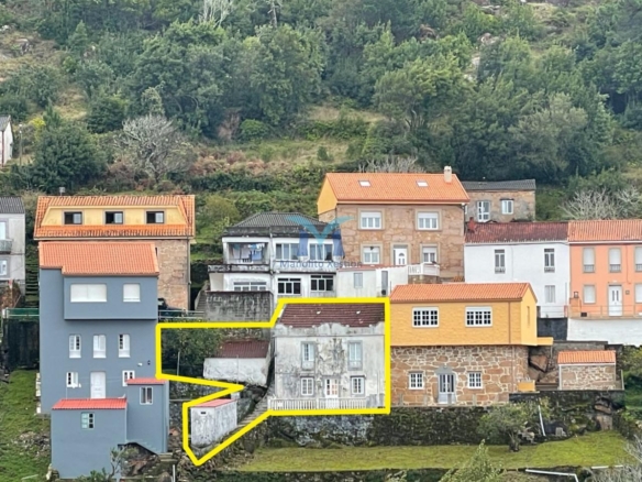 Casa de piedra para reformar a 300 m de la playa en O Pindo (Carnota)