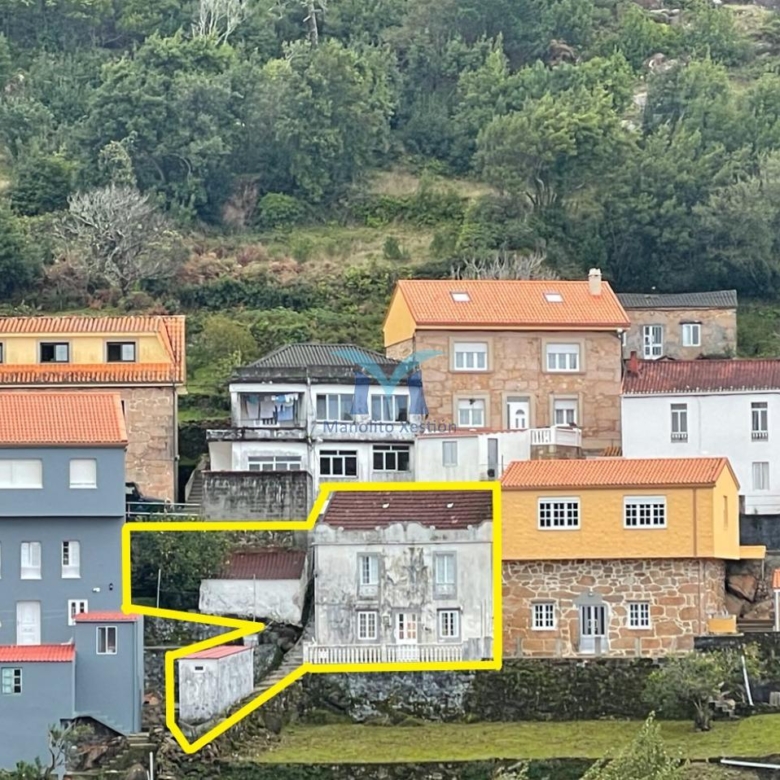 Casa de piedra para reformar a 300 m de la playa en O Pindo (Carnota)