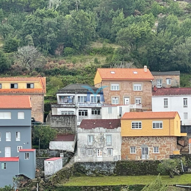 Casa de piedra para reformar a 300 m de la playa en O Pindo (Carnota)