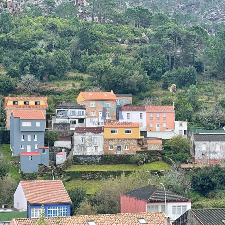 Casa de piedra para reformar a 300 m de la playa en O Pindo (Carnota)