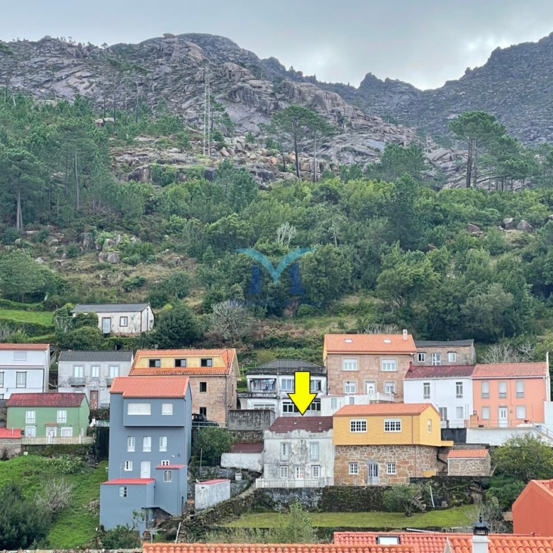 Casa de piedra para reformar a 300 m de la playa en O Pindo (Carnota)